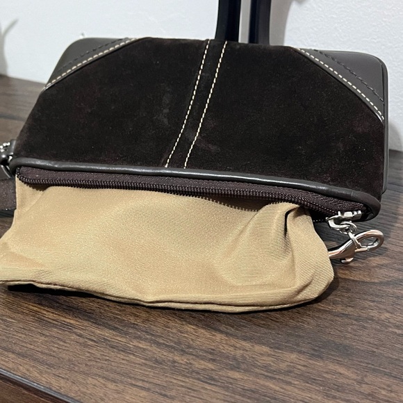 Vintage Coach Y2K suede wristlet - Picture 2 of 7